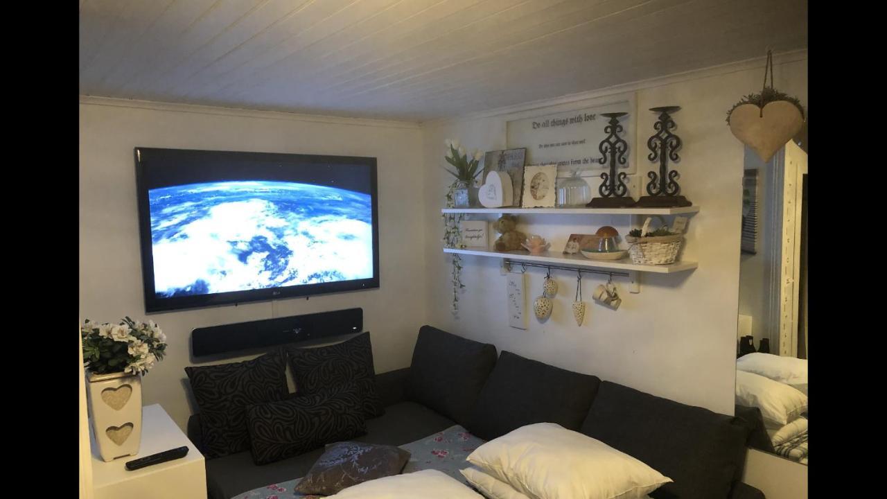 Villa Lillgarden With Sauna And Jacuzzi นอเชอร์ปิง ภายนอก รูปภาพ